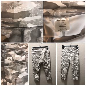 Kiava, white camo capris
